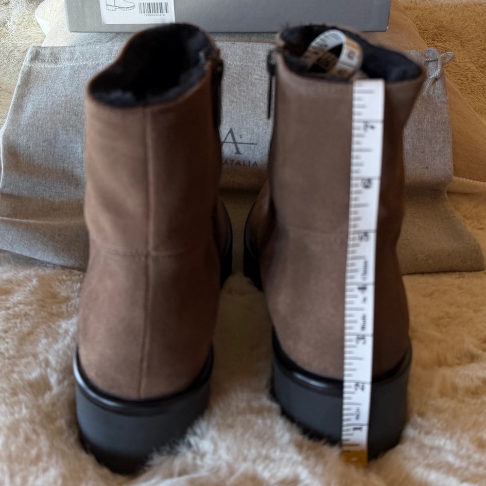 NWT Aquatalia "Jayla" Suede with Faux Fur Weatherproof Boots Taupe/Black 9.5M